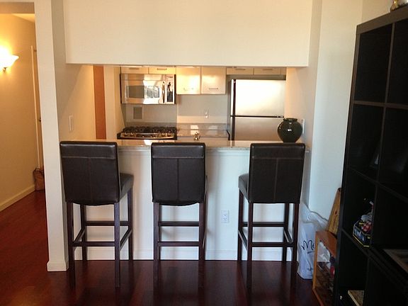 4th image of 4 Martine Ave APT 1519
