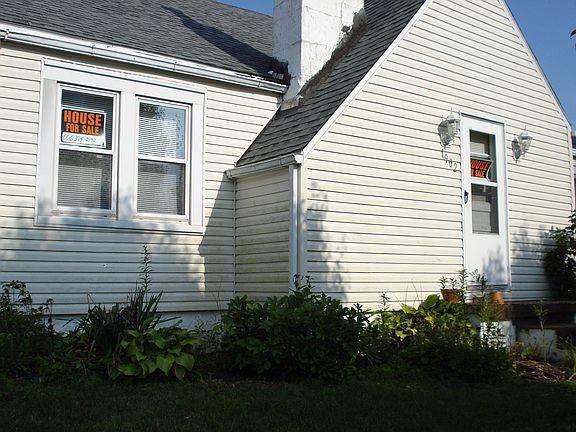 3rd image of 1902 Old Main St