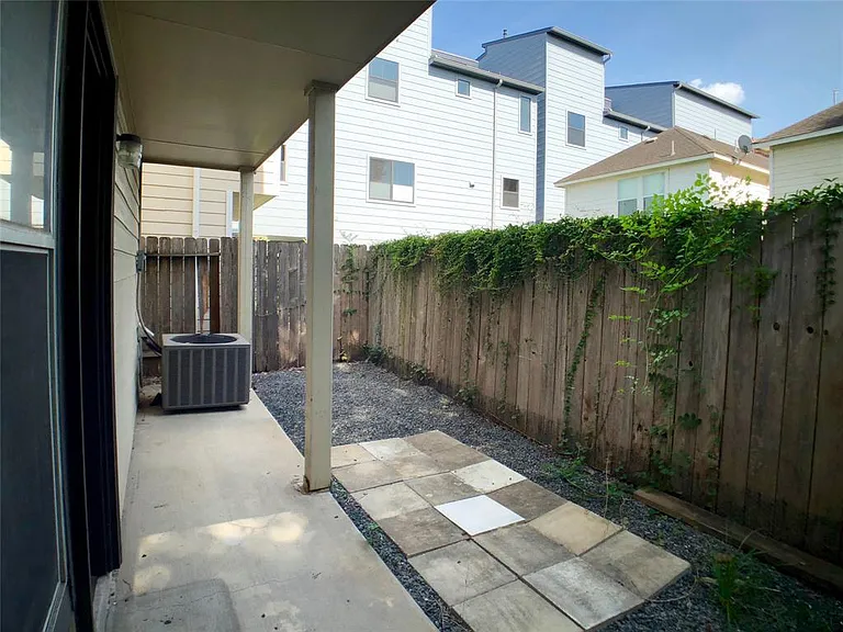 1013 Ruthven St — Photo 20