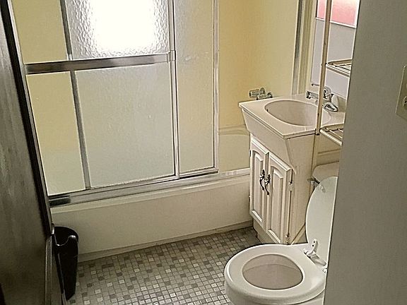 2nd image of 1124 Lincoln Ave APT 1