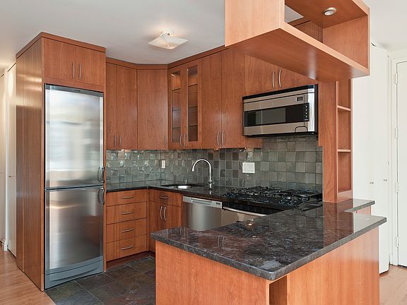3rd image of 330 E 75th St APT 6C