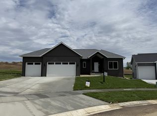 6128 Cody Ln NW, Rochester, MN 55901