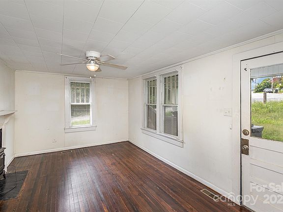 5th image of 706 E D St