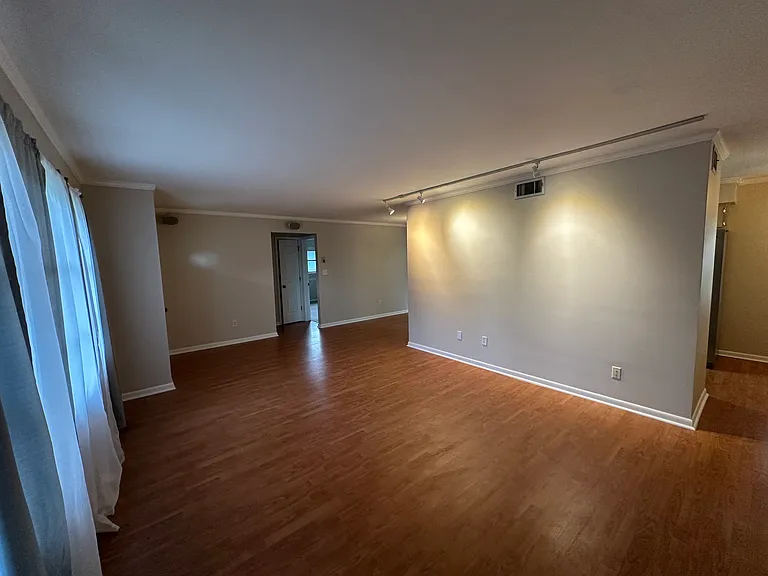 1720 Grove Dr — Photo 13