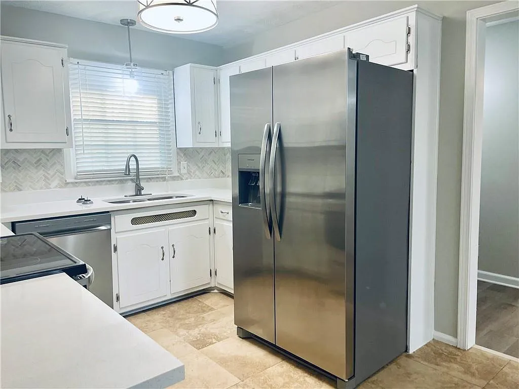 4 bed, 2.5 bath, 1630 sqft, $2,499 — Photo 3