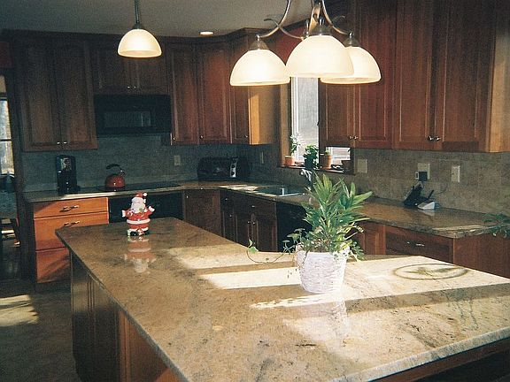 Kitchen island/sink area