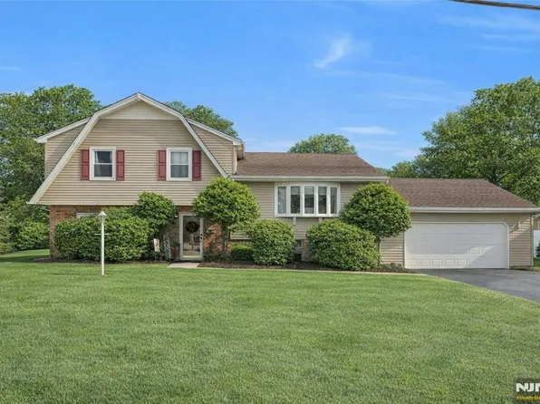 236 Oak Ave, River Vale, NJ 07675