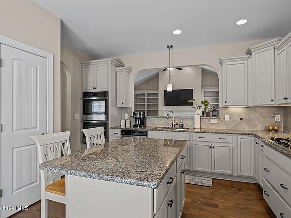 4th image of 105 Bogue Harbor Court