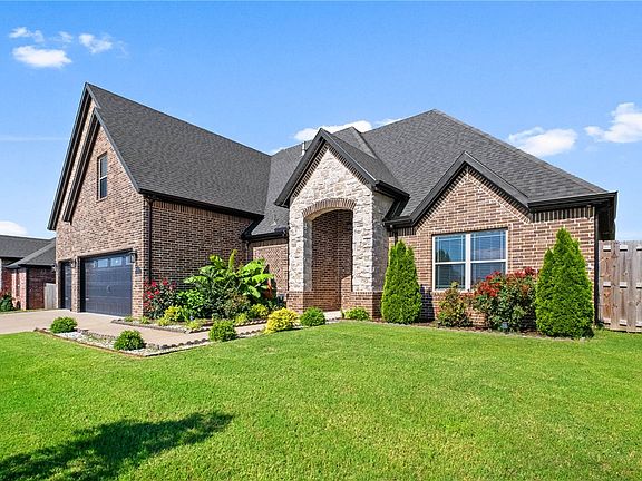 4th image of 1010 Huntleigh Dr