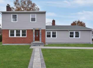 450 Old Country Rd, Garden City, NY 11530