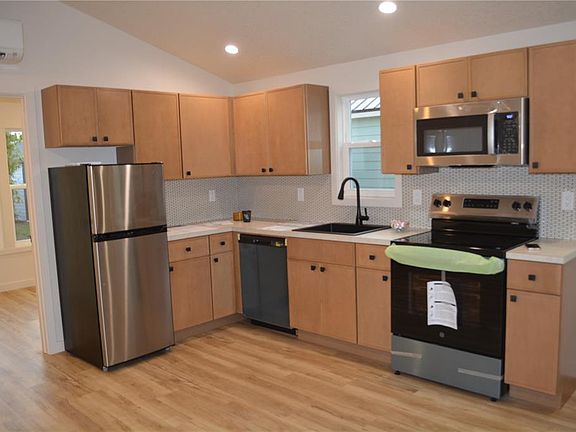 3rd image of 630 THIRD STREET STREET