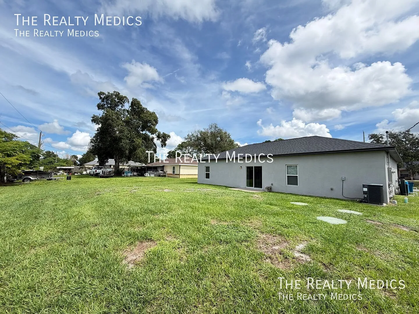 Gorgeous 3 Bedroom, 2 Bathroom Home in Palm Bay!! — Photo 4