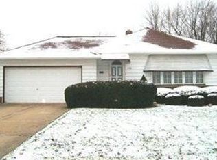 1582 Algiers Dr, Mayfield Heights, OH 44124