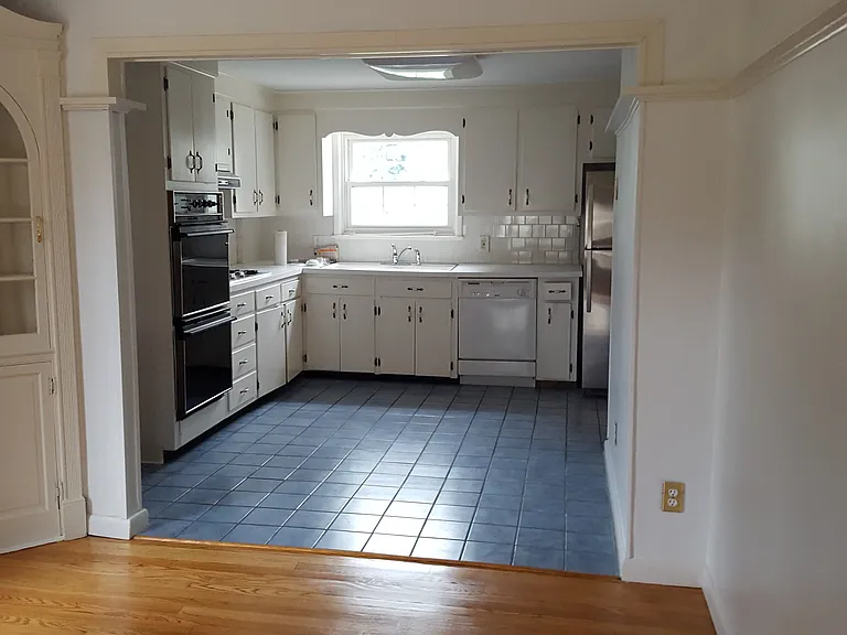 2381 Cranston St — Photo 9