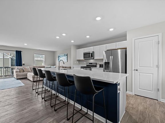 3rd image of 3819 Honeysuckle Ln