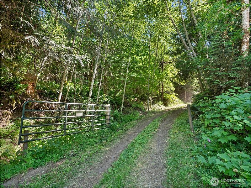 4th image of 2 Skinner Road