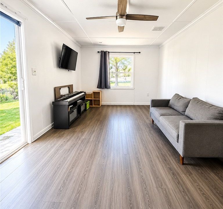 2nd image of 6537 Vineyard Dr