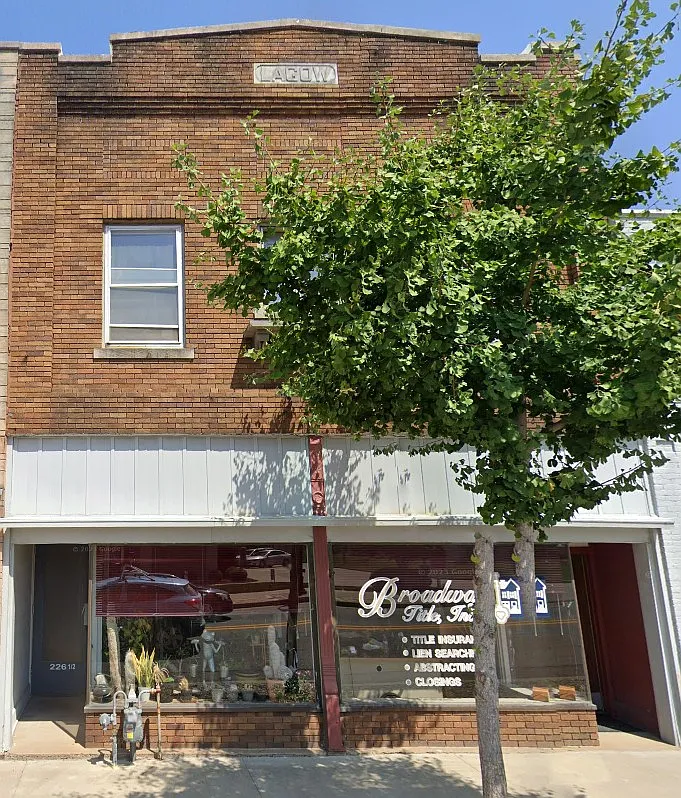 226.5 West Broadway - 1 — Photo 1