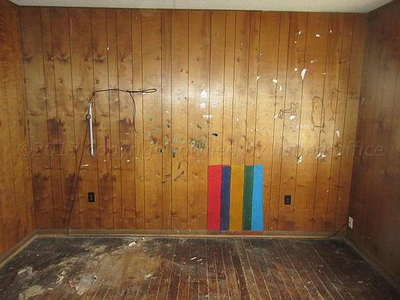 4th image of 1119 S Dwight St