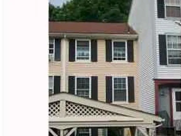 12 Rising Trail Dr, Middletown, CT 06457