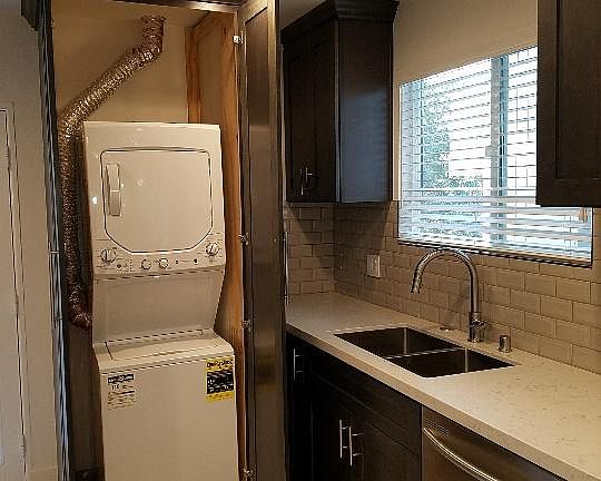 Kitchen, In-Unit Laundry