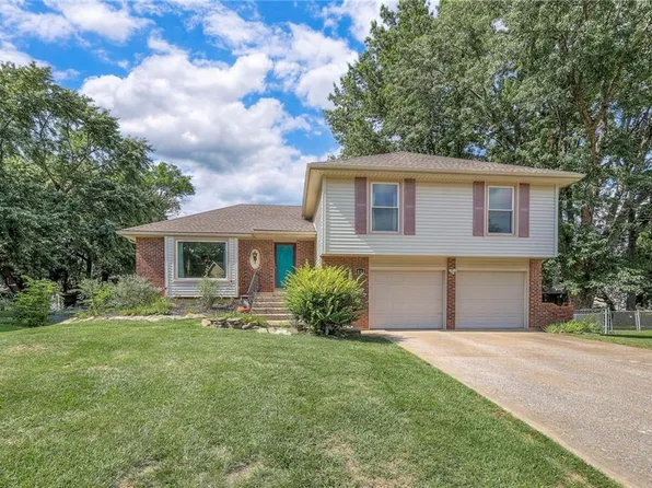 2004 E Cherokee Pl, Olathe, KS 66062