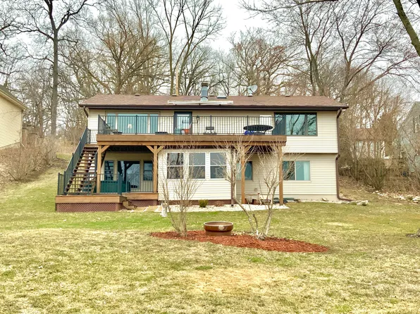 N39W27383 Hillside Grv, Pewaukee, WI 53072