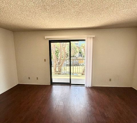 2nd image of 934 W 13th St APT 1