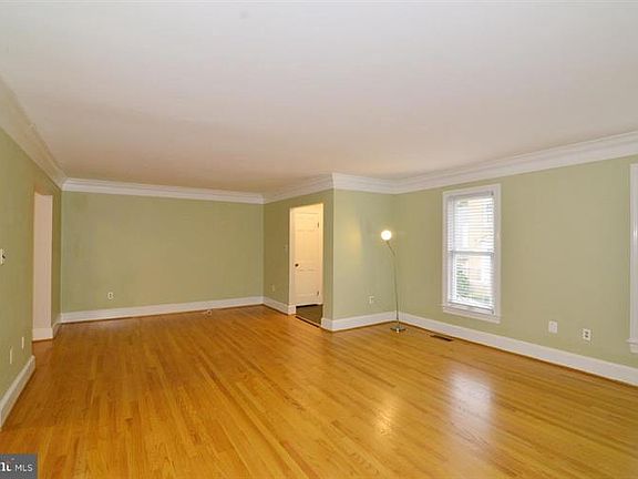 5th image of 1329 N Lynnbrook Dr