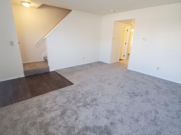 3rd image of 6165 Applegrove Ln