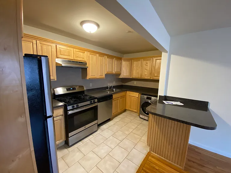 Rutgers Court Apartments — Photo 19