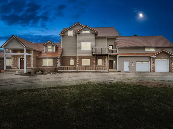 7692 N Emery Rd, Rolling Prairie, IN 46371