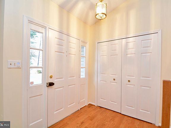 5th image of 5097 Queens Wood Dr