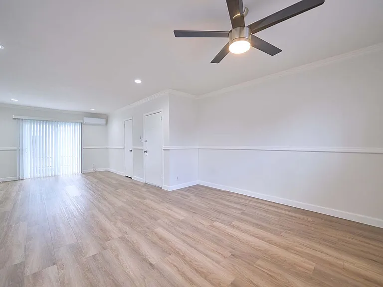 Whitsett 6335 — Photo 14