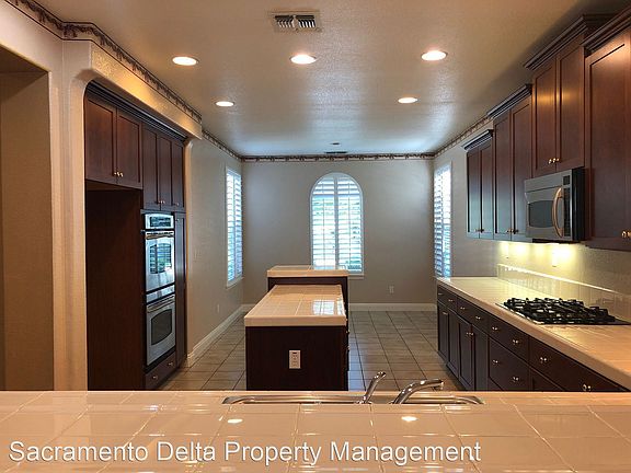 4th image of 161 Rock House Cir N