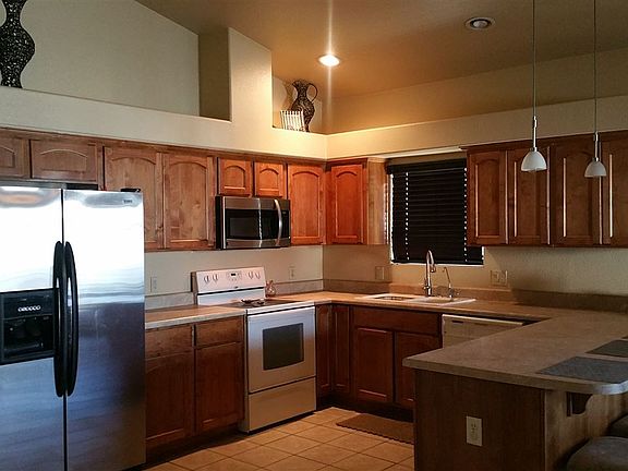 3rd image of 554 N Sanchez Dr