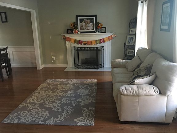 4th image of 949 Woodfield Dr