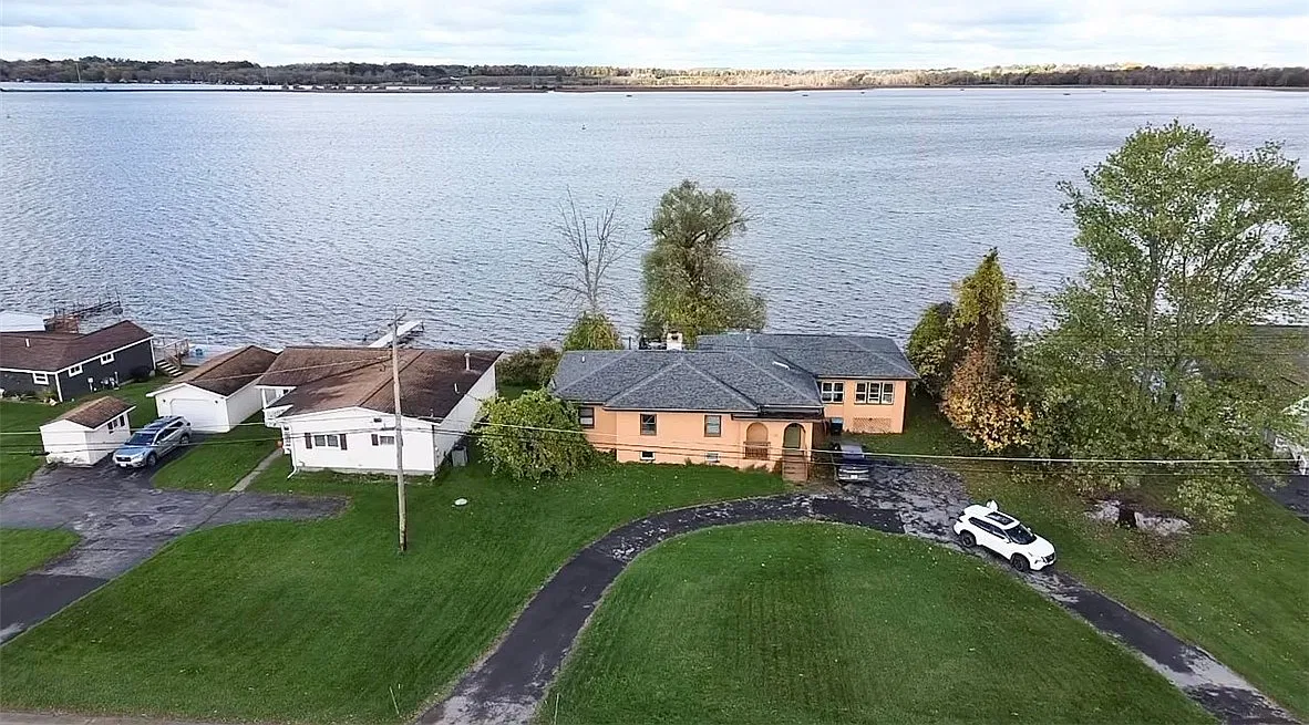 5 bed, 3.0 bath, 1989 sqft, $2,650 — Photo 2