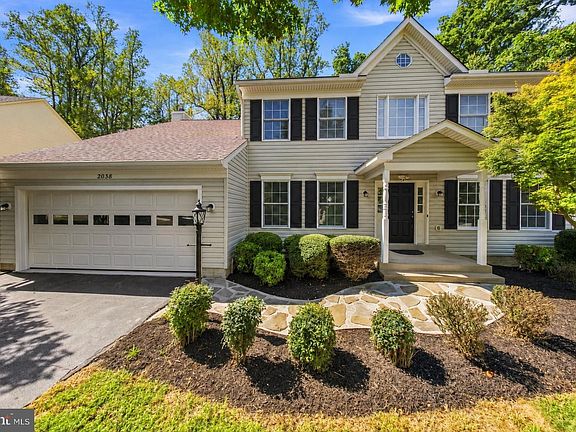 2nd image of 2038 Hanson Ln