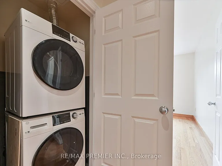 1575 Bayview Ave — Photo 15