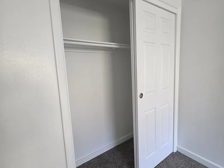Sierra Ridge Apartments — Photo 11