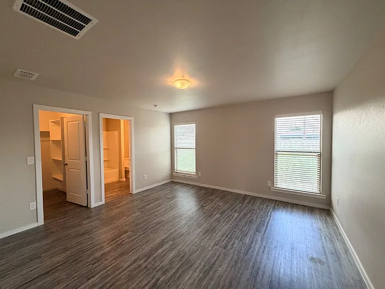 2120 N Texas Ave — Photo 9
