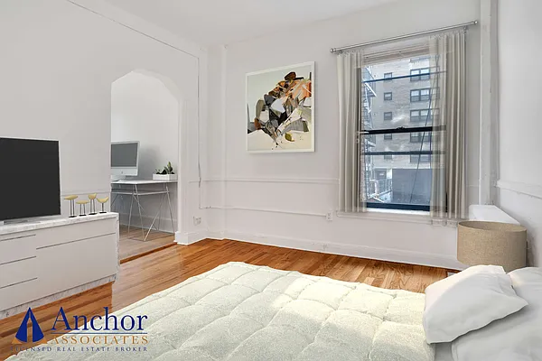 Rented by Anchor Associates | media 23