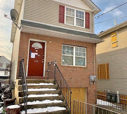 2nd image of 130 Alaska St