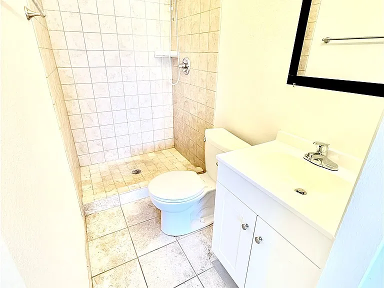 684 E Lee Pl — Photo 22