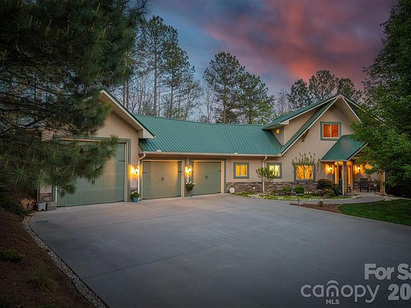 3rd image of 2224 W Paradise Harbor Dr