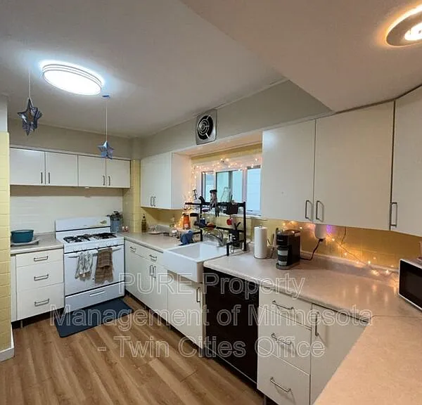 237 Cedar Lake Rd N #2 — Photo 7