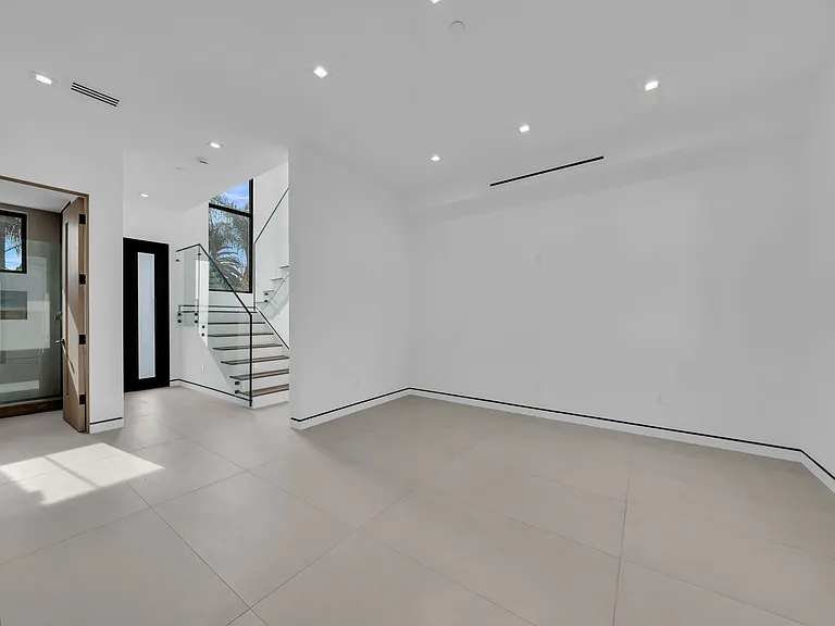 19021 Ingomar St — Photo 11