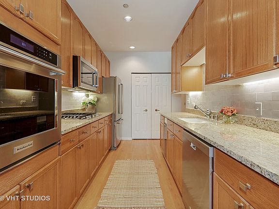 5th image of 1155 W Armitage Ave APT 201