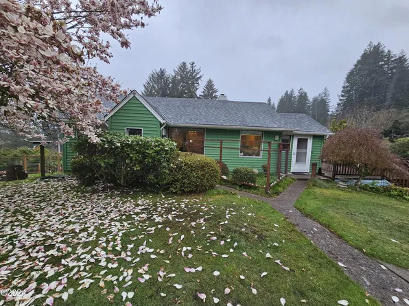 1061 NW Sunset Dr, Toledo, OR 97391
